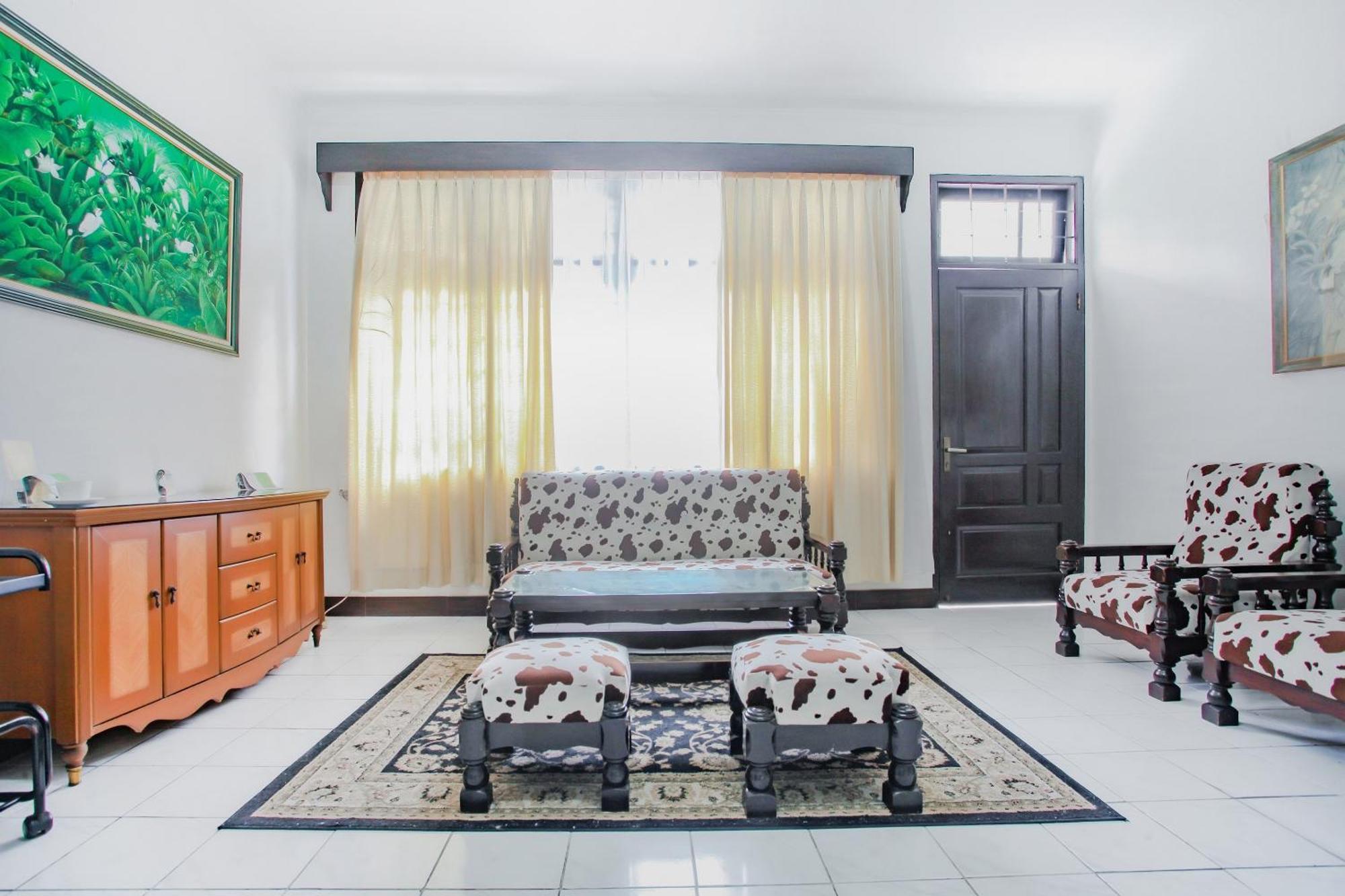 Oyo Life 90091 Wisma Pakuan Syariah Bogor Exterior foto